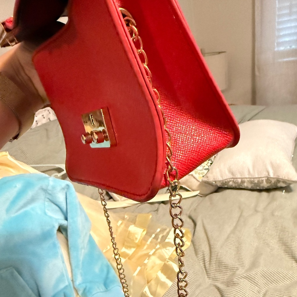 Elegant Red Chain Shoulder Bag